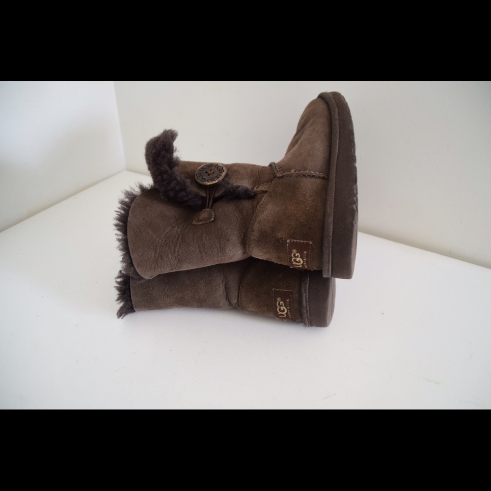 UGG Bailey Button - Picture 2 of 8